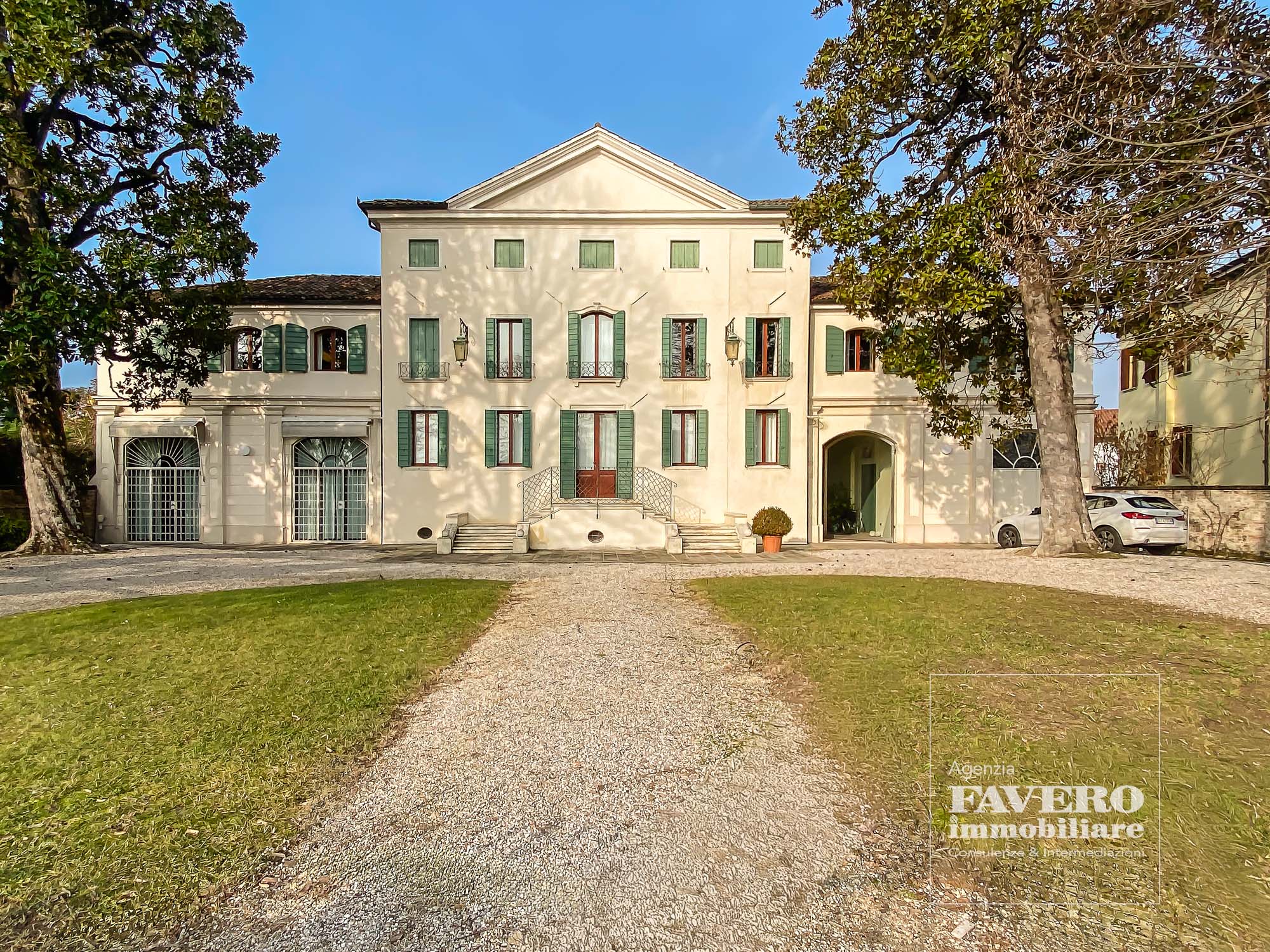 DOLO Elegante Villa veneta con circa 5.000mq di parco in centro paese